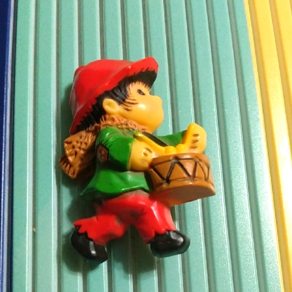 Vtg Resin Plastic Hallmark Drummer Boy Pin Brooch